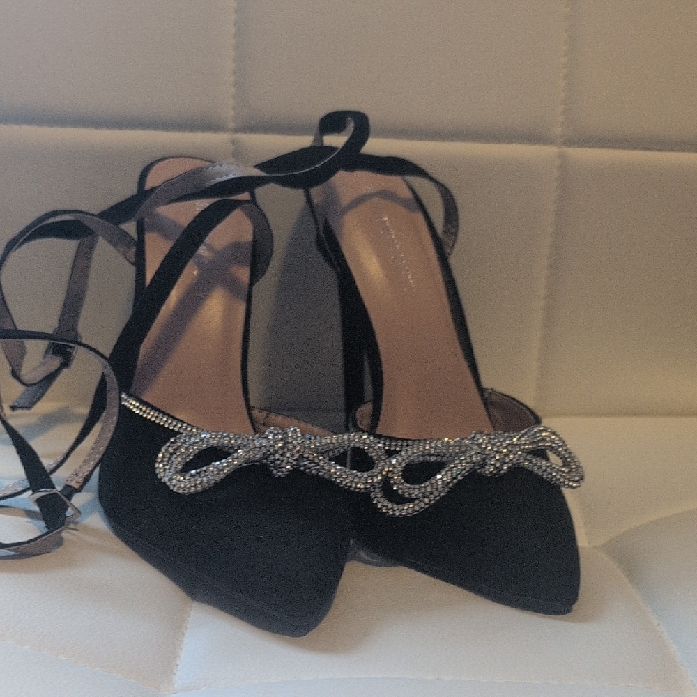 Elegant Black Women's Shoes with Rhinestone Bow